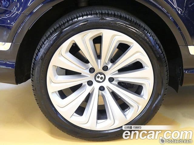 Bentley Bentayga 2022 — Photo 10/20