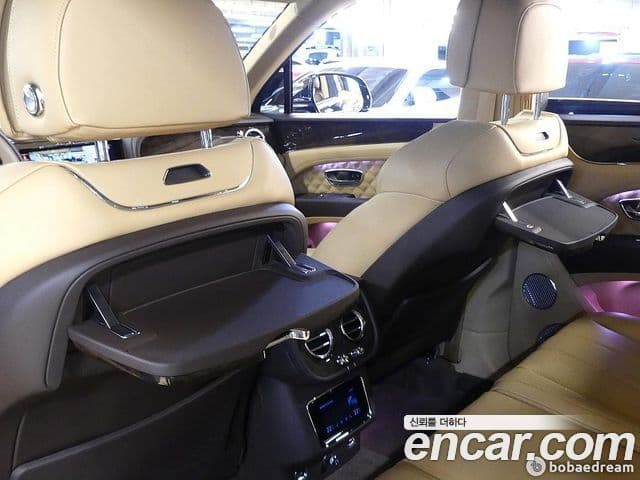Bentley Bentayga 2022 — Photo 7/20