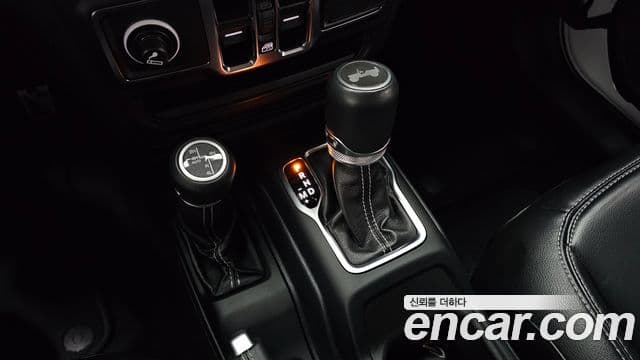 Jeep Wrangler 2021 — Şəkil 9/20