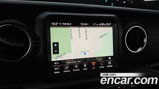 Jeep Wrangler 2021 — Şəkil 14/20