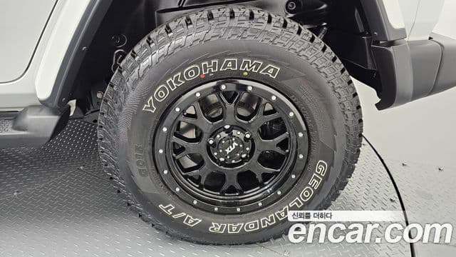 Jeep Wrangler 2021 — ფოტო 9/32