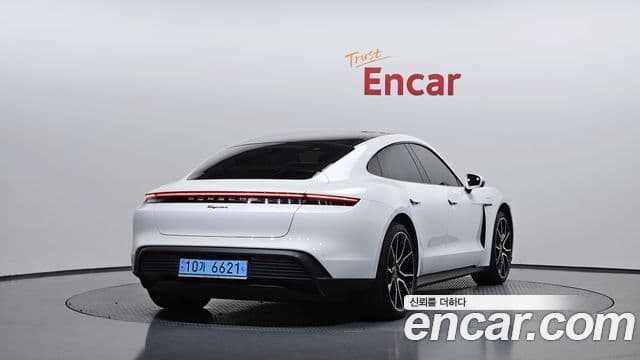 Porsche Taycan 2023 — ფოტო 32/38