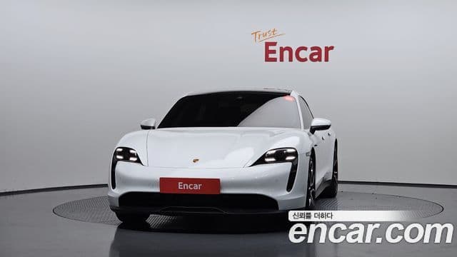 Porsche Taycan 2023 — ფოტო 30/38