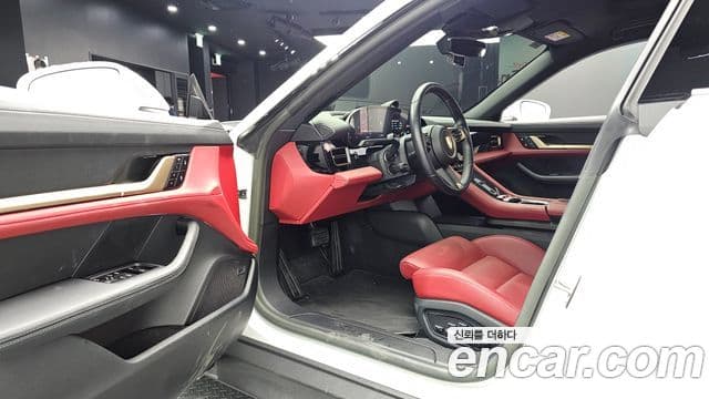 Porsche Taycan 2023 — ფოტო 34/38
