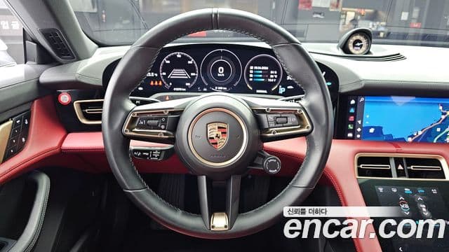 Porsche Taycan 2023 — ფოტო 18/38