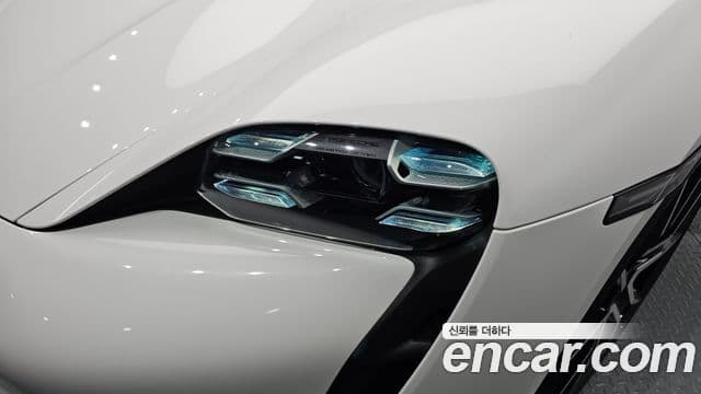 Porsche Taycan 2023 — ფოტო 10/38