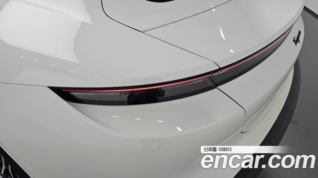 Porsche Taycan 2023 — ფოტო 15/38