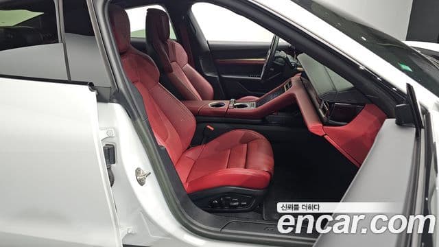 Porsche Taycan 2023 — ფოტო 28/38
