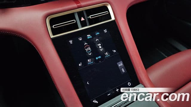 Porsche Taycan 2023 — ფოტო 17/38