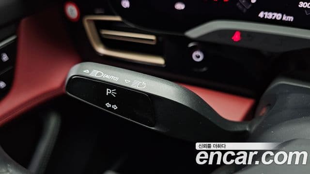 Porsche Taycan 2023 — ფოტო 22/38