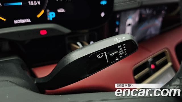 Porsche Taycan 2023 — ფოტო 2/38