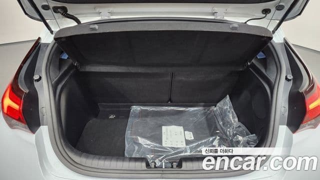 Hyundai Veloster 2018 — Фото 17/20