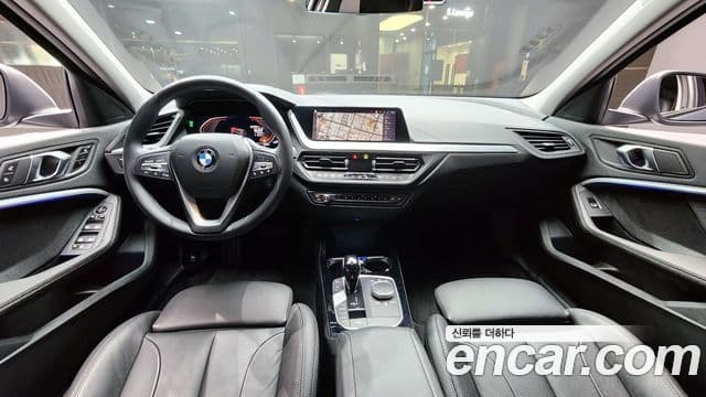 BMW 1 Series 2022 — Şəkil 7/20