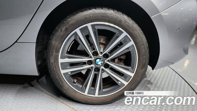 BMW 1 Series 2022 — Şəkil 13/31