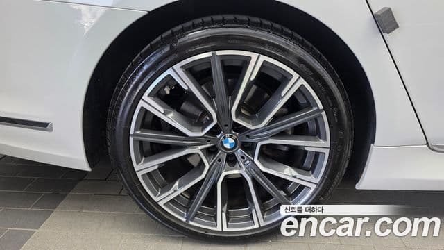 BMW 7 Series 2022 — ფოტო 5/20