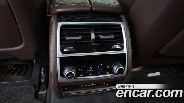 BMW 7 Series 2022 — ფოტო 18/20