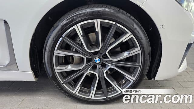 BMW 7 Series 2022 — ფოტო 1/36