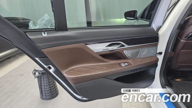BMW 7 Series 2022 — ფოტო 26/36