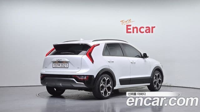 Kia Niro 2022 — Фото 1/20