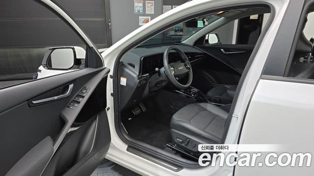 Kia Niro 2022 — Фото 8/20