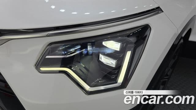 Kia Niro 2022 — ფოტო 28/31