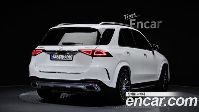 Mercedes-Benz GLE-Class 2020 — ფოტო 2/20