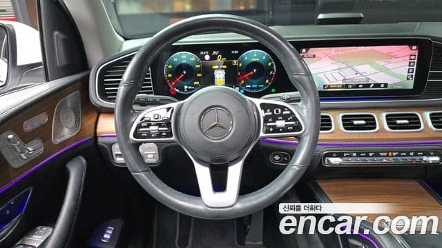 Mercedes-Benz GLE-Class 2020 — ფოტო 13/20