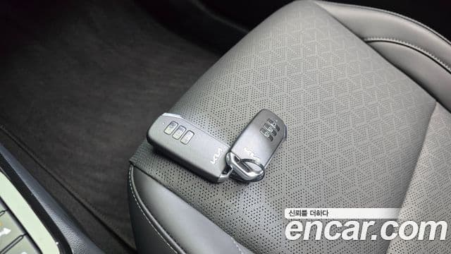 Kia Seltos 2024 — ფოტო 16/20