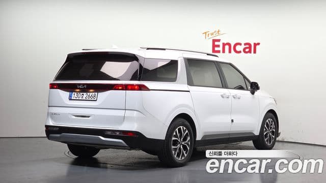 Kia Carnival 2023 — ფოტო 2/20