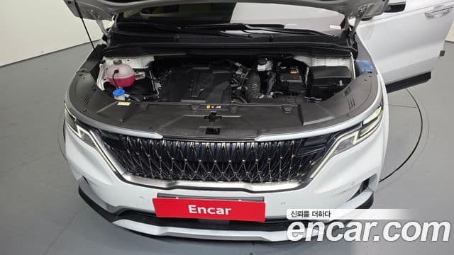 Kia Carnival 2023 — ფოტო 6/20