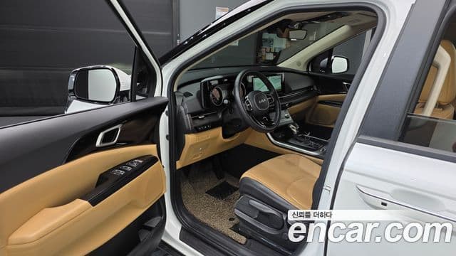 Kia Carnival 2023 — ფოტო 10/20