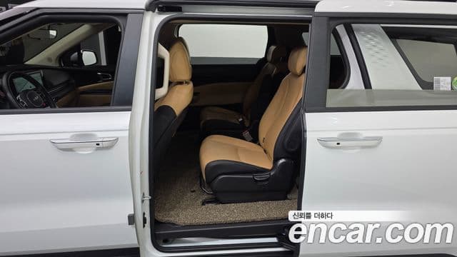 Kia Carnival 2023 — ფოტო 11/20