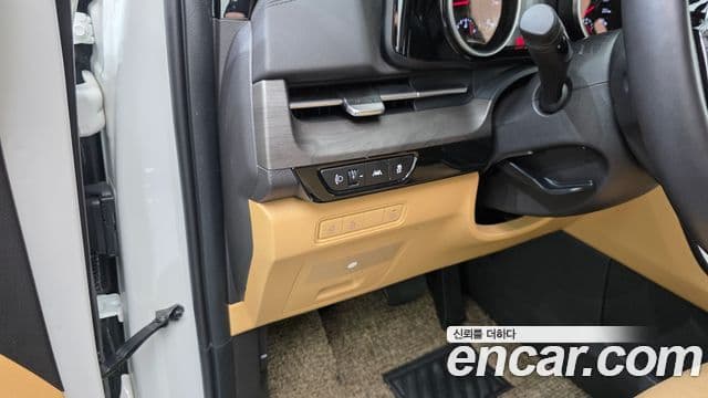 Kia Carnival 2023 — ფოტო 15/20