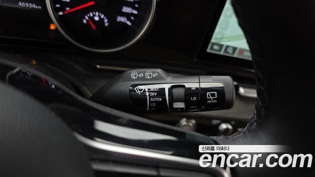 Kia Carnival 2023 — ფოტო 16/20