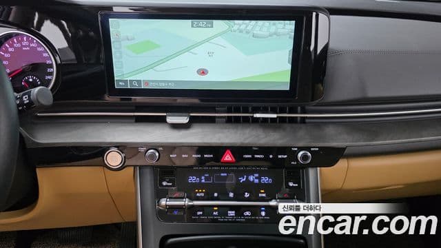 Kia Carnival 2023 — ფოტო 17/20