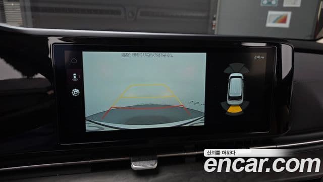 Kia Carnival 2023 — ფოტო 18/20