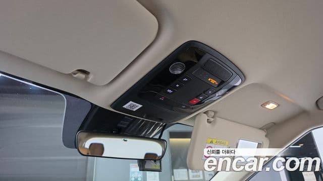 Kia Carnival 2023 — ფოტო 19/20
