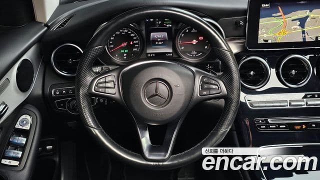 Mercedes-Benz GLC-Class 2018 — ფოტო 13/20