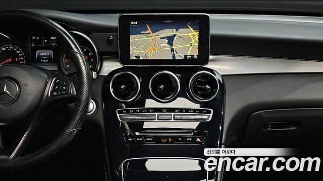 Mercedes-Benz GLC-Class 2018 — ფოტო 15/20