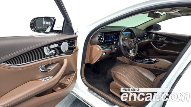 Mercedes-Benz E-Class 2018 — Фото 10/20