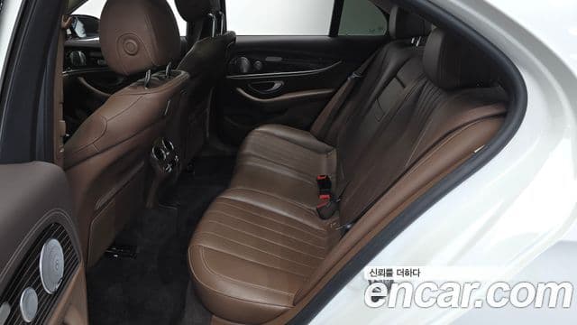Mercedes-Benz E-Class 2018 — Фото 11/20