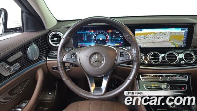 Mercedes-Benz E-Class 2018 — Фото 14/20