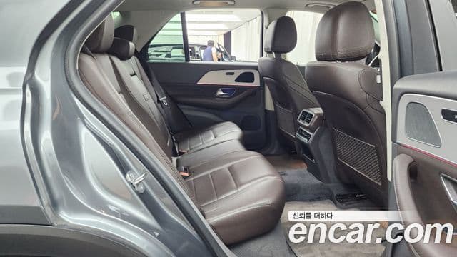 Mercedes-Benz GLE-Class 2020 — Photo 9/20