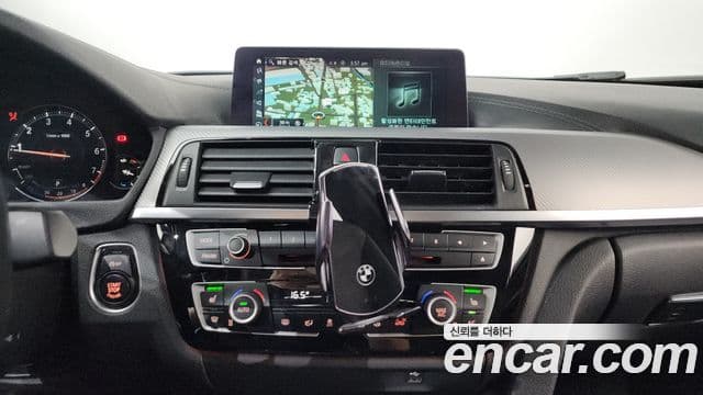 BMW 3 Series 2018 — Фото 12/20