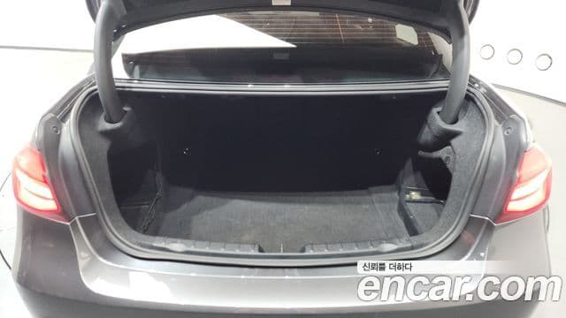 BMW 3 Series 2018 — Фото 17/20