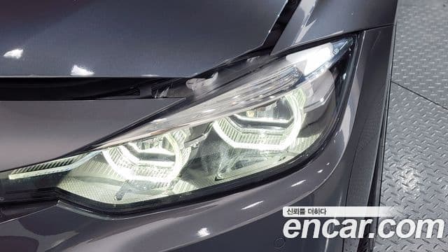 BMW 3 Series 2018 — ფოტო 27/32