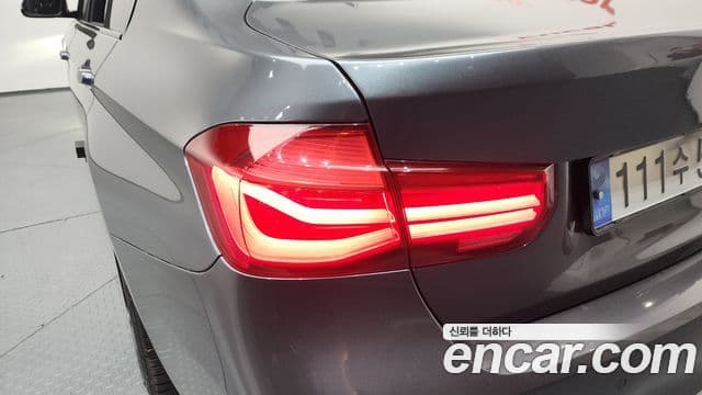 BMW 3 Series 2018 — ფოტო 4/32