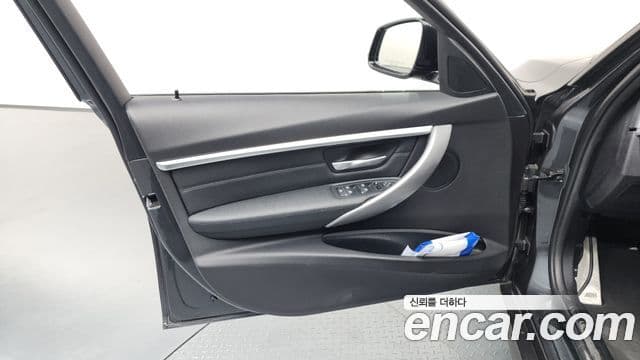 BMW 3 Series 2018 — ფოტო 5/32