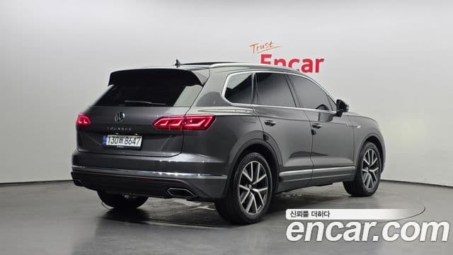Volkswagen Touareg 2023 — Şəkil 7/20