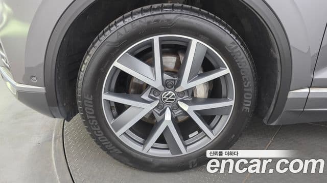 Volkswagen Touareg 2023 — Şəkil 19/20